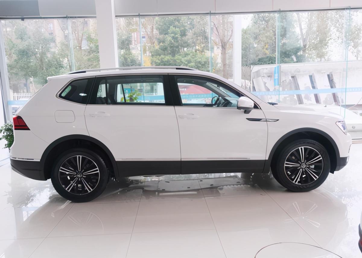 德系中型SUV，2021款大众途观L，动力空间尚可