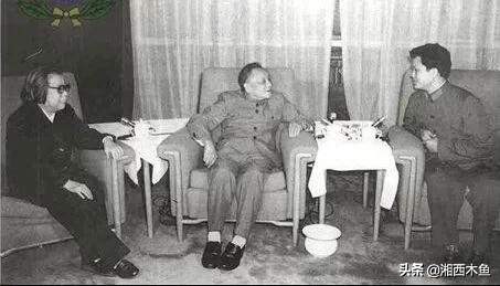 1981年，他驾机从台湾回归大陆，获奖金65万元