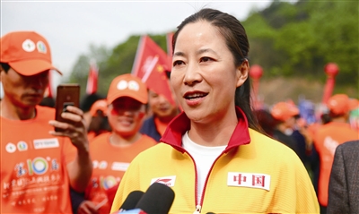 “最孤独的冠军”王丽萍：为何夺冠后不身披国旗，无一国人喝彩？