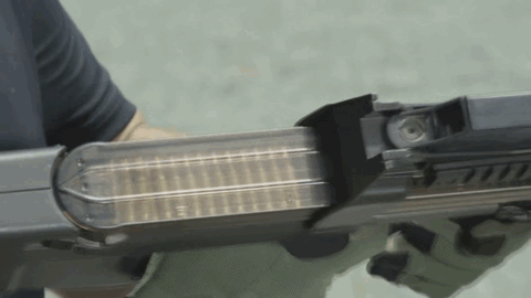 说到PDW你首先想到的就是它——比利时P90单兵自卫武器