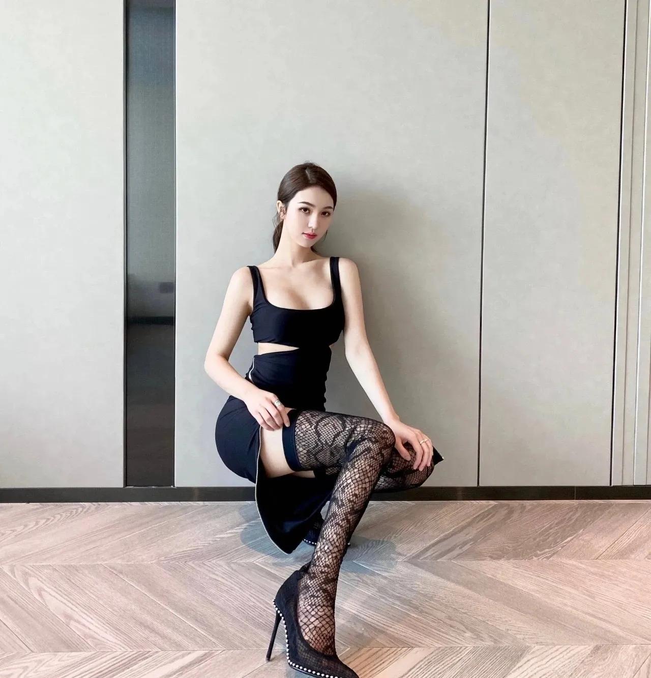 清纯可爱模特身材大长腿性感美女图片