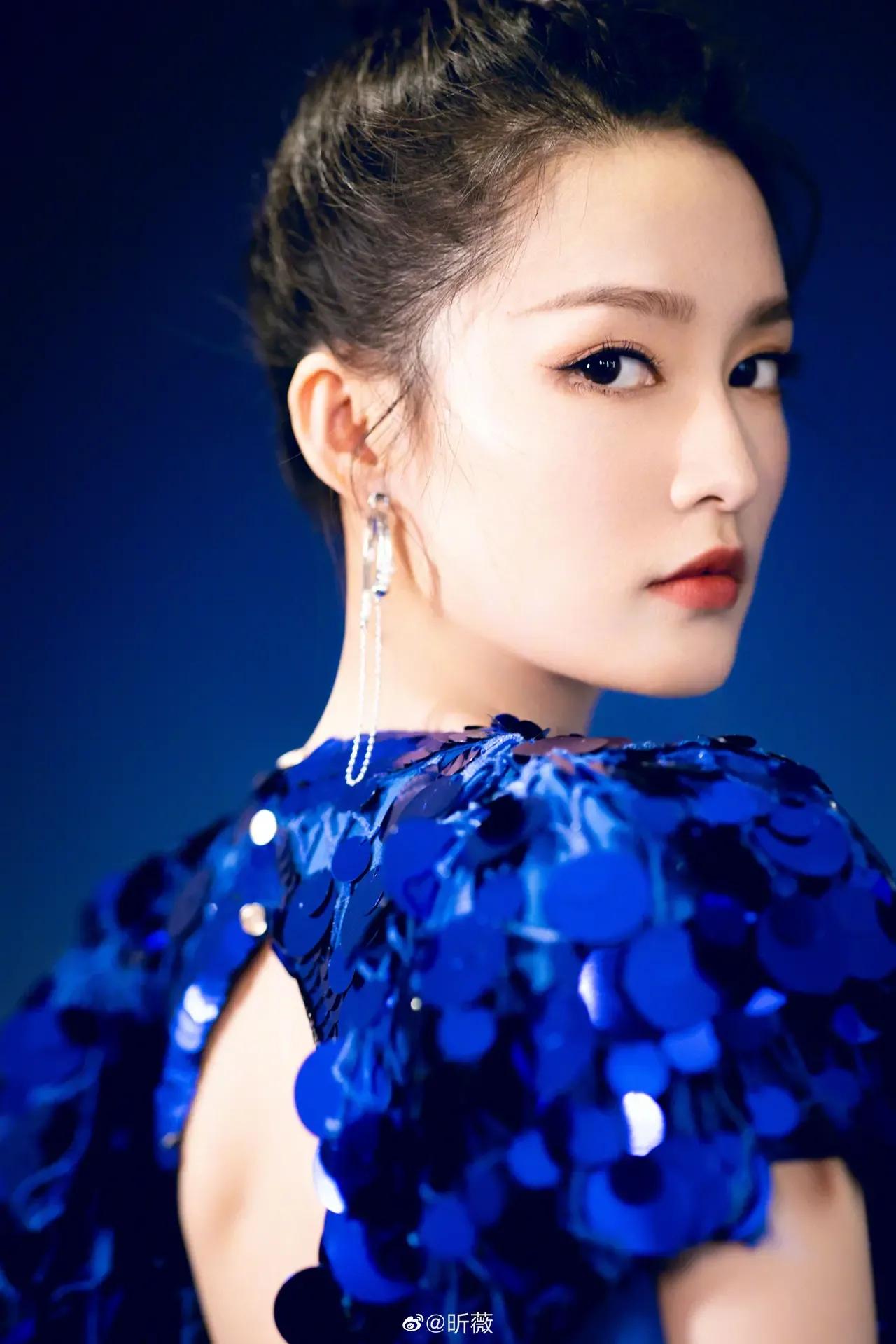 Beautiful actress Li Wei - iNEWS