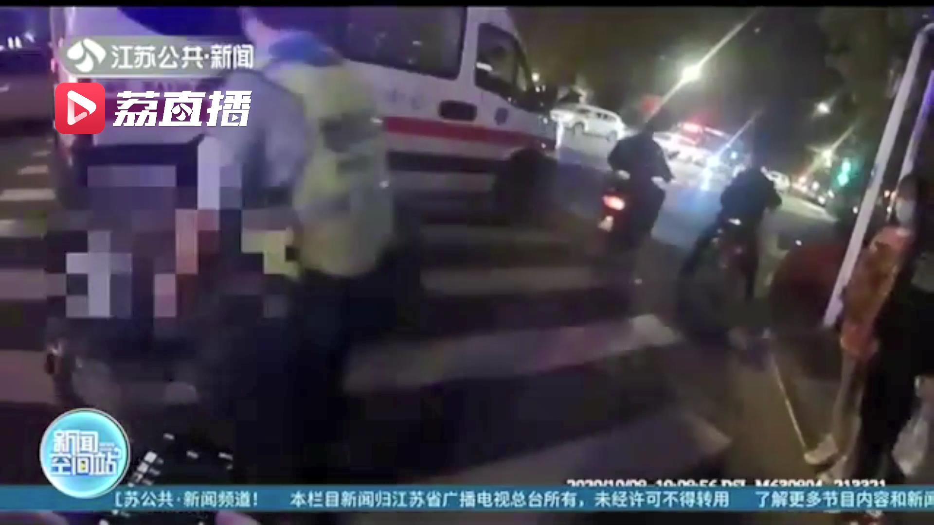 抑郁症女孩因琐事过量服药 南京地铁民警紧急救援