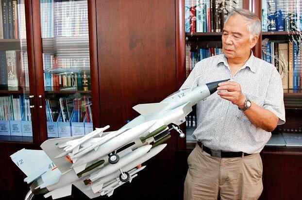 央视曝歼10“威猛兄弟”，或是隐身魔改歼10D，具