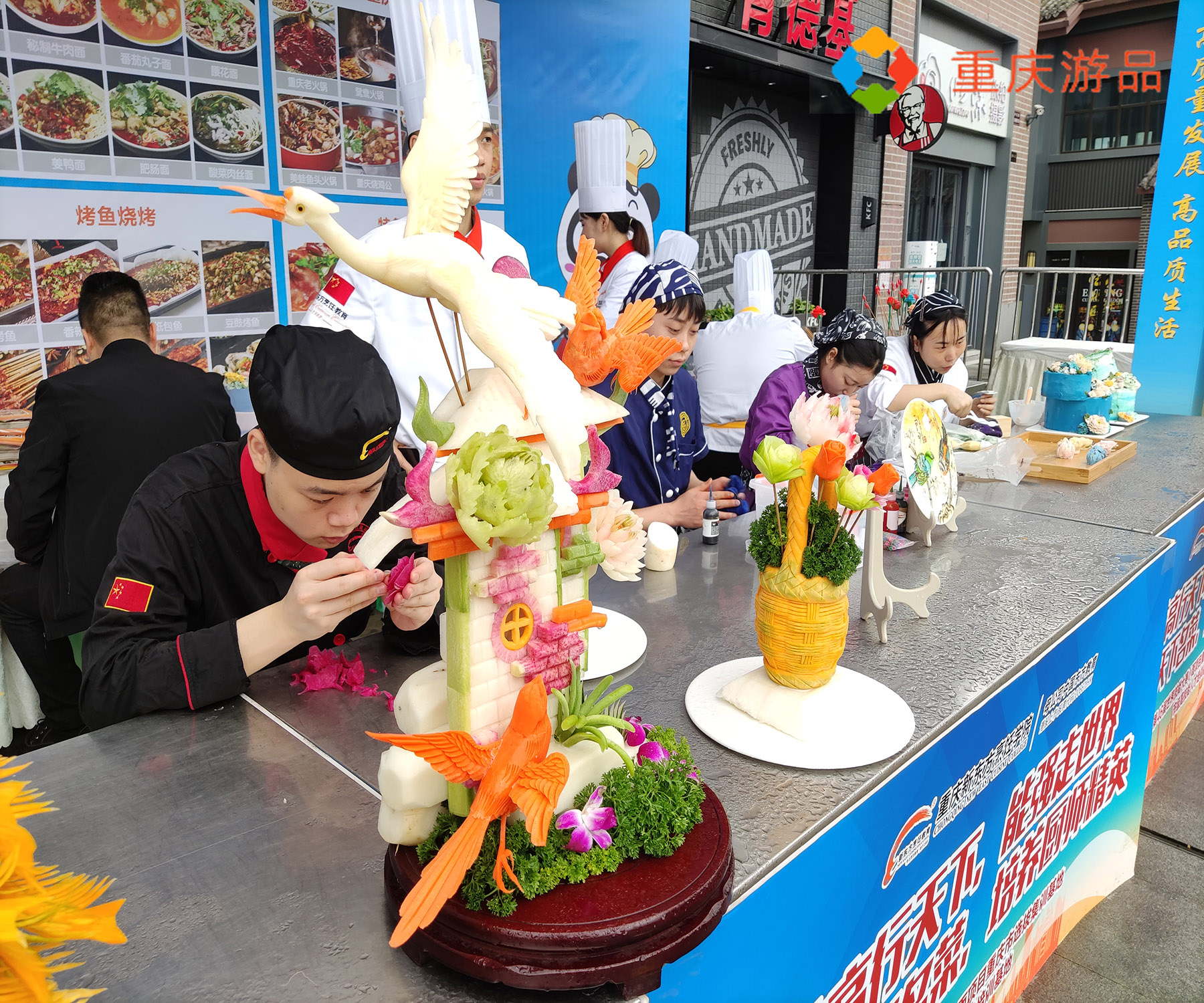 重庆小面再次摆擂PK，983名选手报名参赛，“满汉全席”大饱眼福