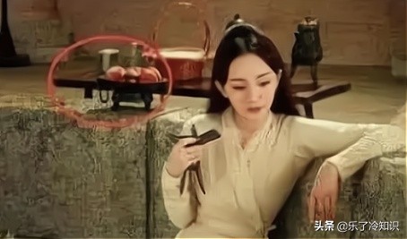 笑到肚子痛的穿帮镜头，刘亦菲荡秋千忍了，关