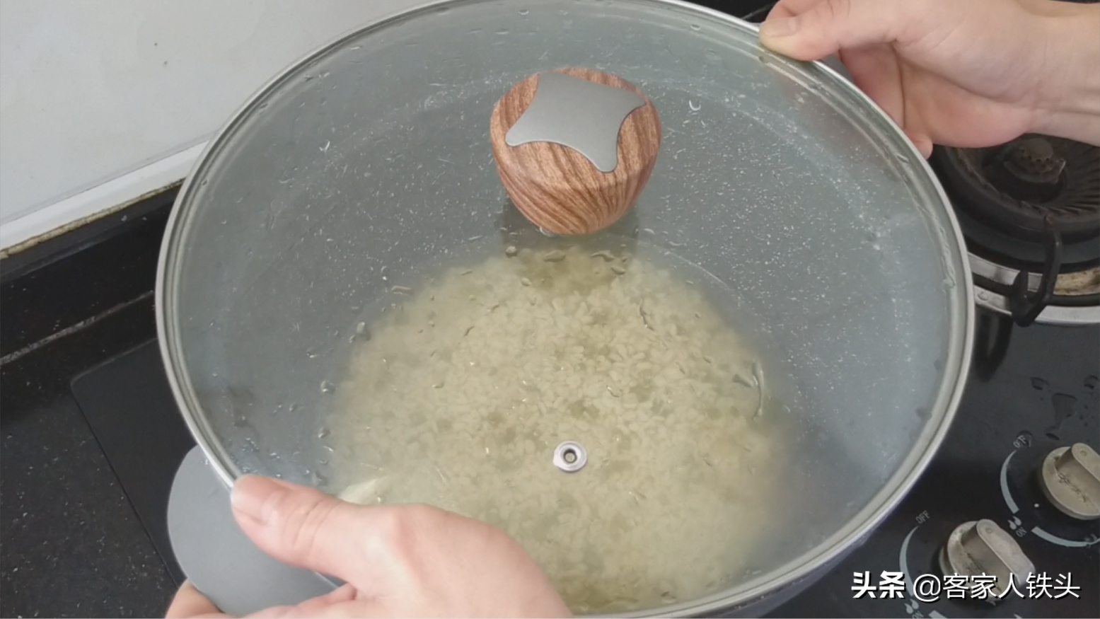 绿豆别只会煲糖水，教你一个夏季早餐吃法，软糯香甜，解暑又解馋