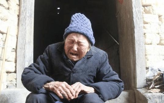 为什么老人临终前，猫头鹰会躲在附近笑？看完