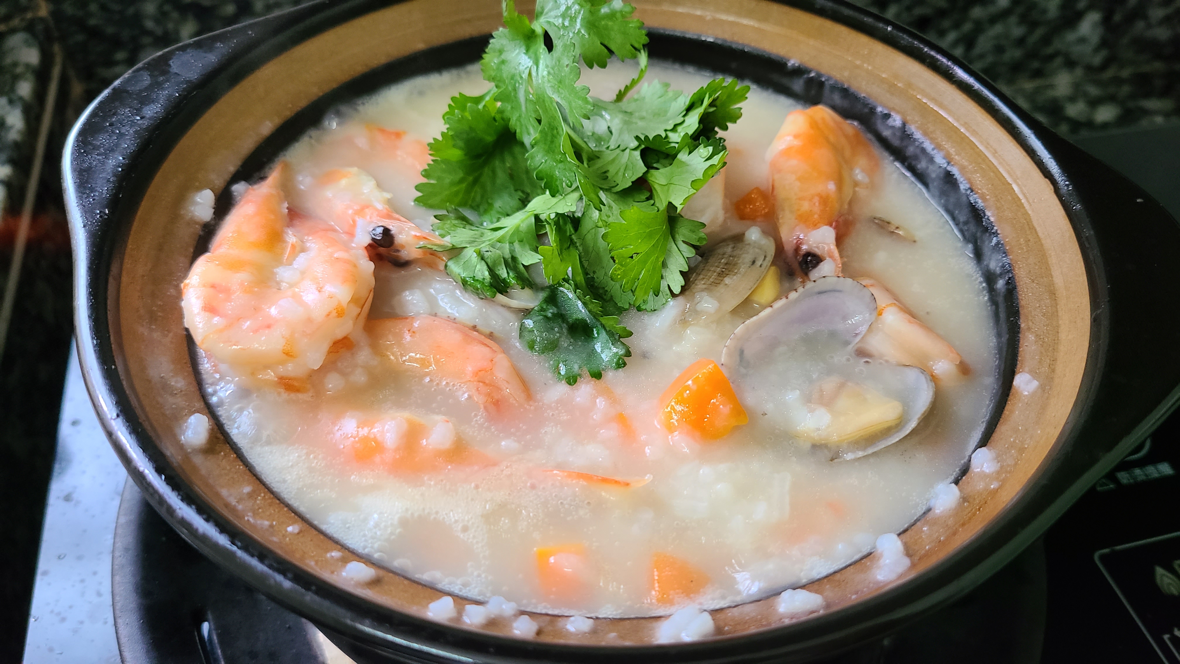 广东很好喝的海鲜粥，9分钟就能熬得又浓又稠，味道鲜美