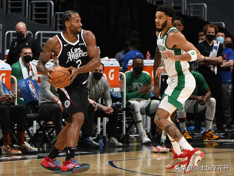 塔图姆表现完胜莱昂纳德！凯尔特人逆转快船，