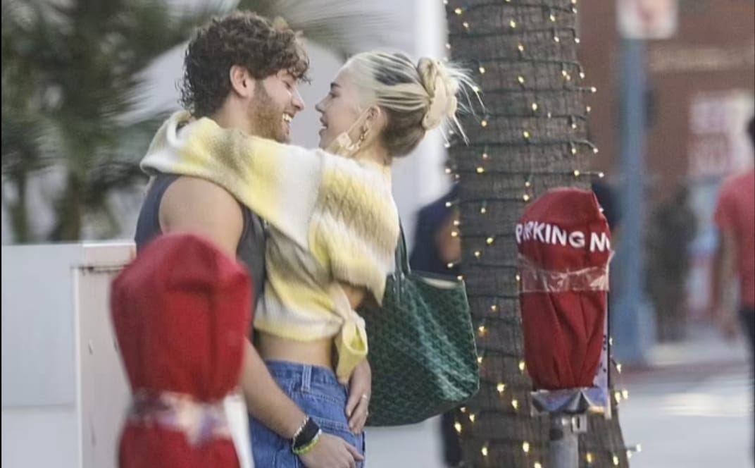 Delilah Belle Hamlin and her boyfriend packed on the PDA during a lunch