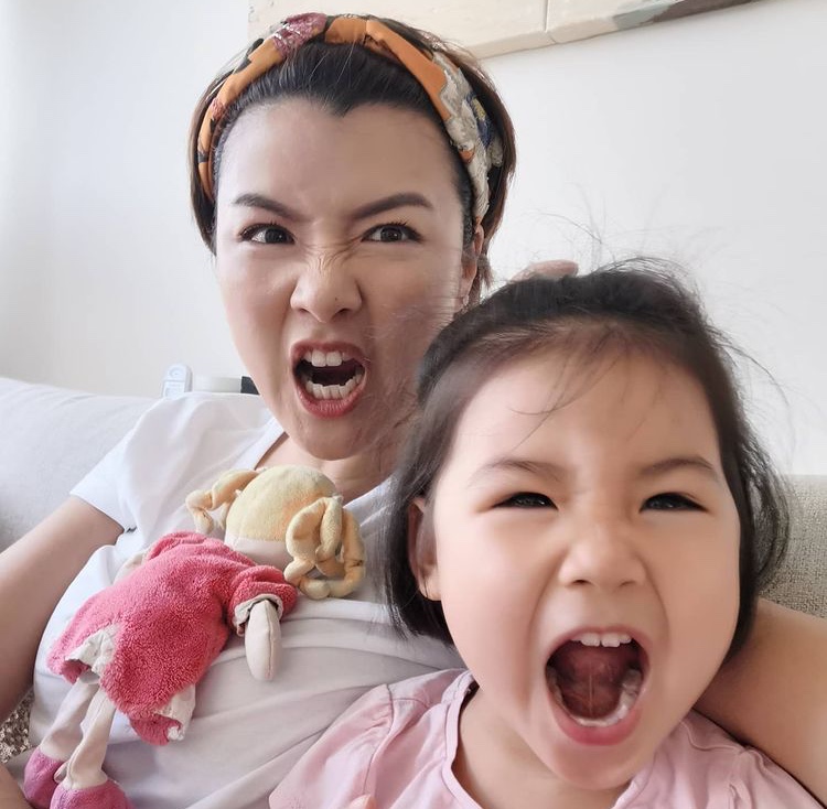 陳茵媺母女同框送婦女節祝福，3歲女兒完美復制媽媽顏值和燦笑