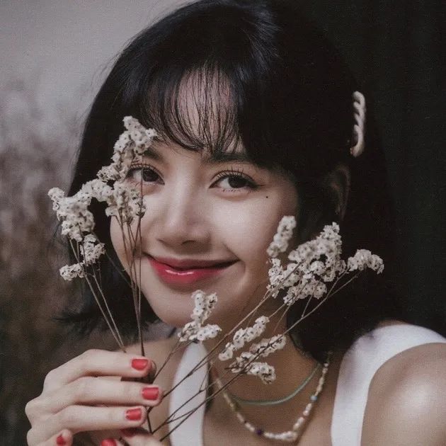 别再“披头散发”了！这4款冬季发型才够美够撩