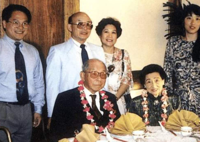 张学良被老蒋软禁55年，为何不杀也不放？临终时