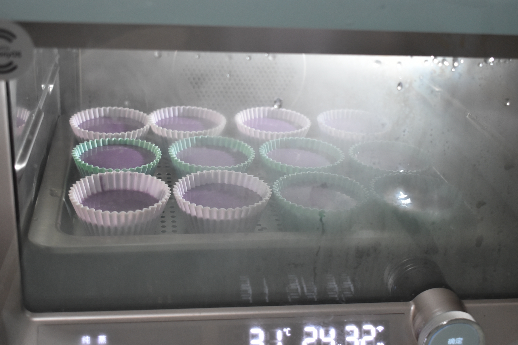 這糕點好看又好吃，攪拌幾下蒸一蒸，香甜軟糯，比蛋糕簡單