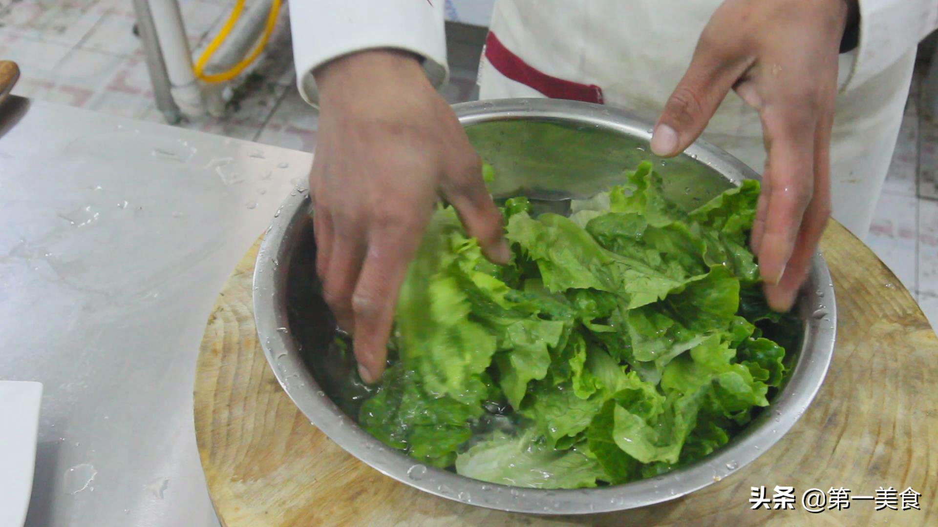 图片[2]-蚝油生菜做法步骤图 鲜嫩美味-起舞食谱网
