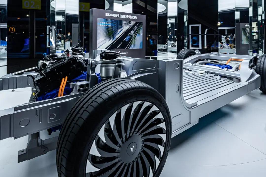 比ES8续航里程长、比理想ONE动力强，岚图FREE很强势