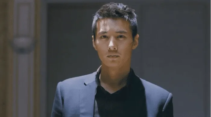 9年没演过戏，纯靠脸就有花不完的代言费，广告一签就是18年