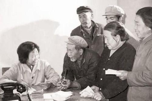 1957年买信用社6元股金，62年后去银行兑换，得多