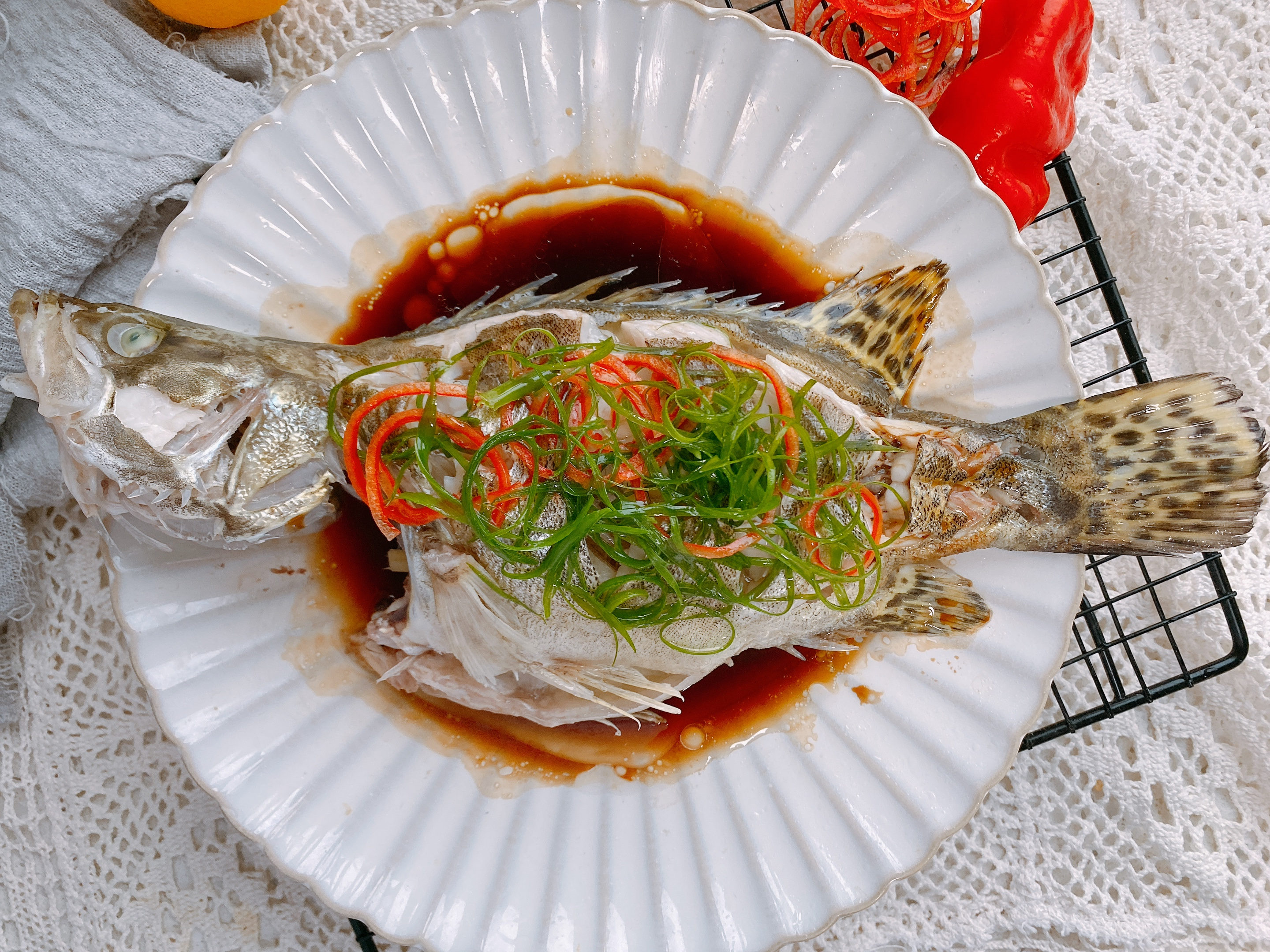 清蒸魚看似簡單，卻有不少技巧，3個要點1次掌握，魚肉鮮嫩不腥