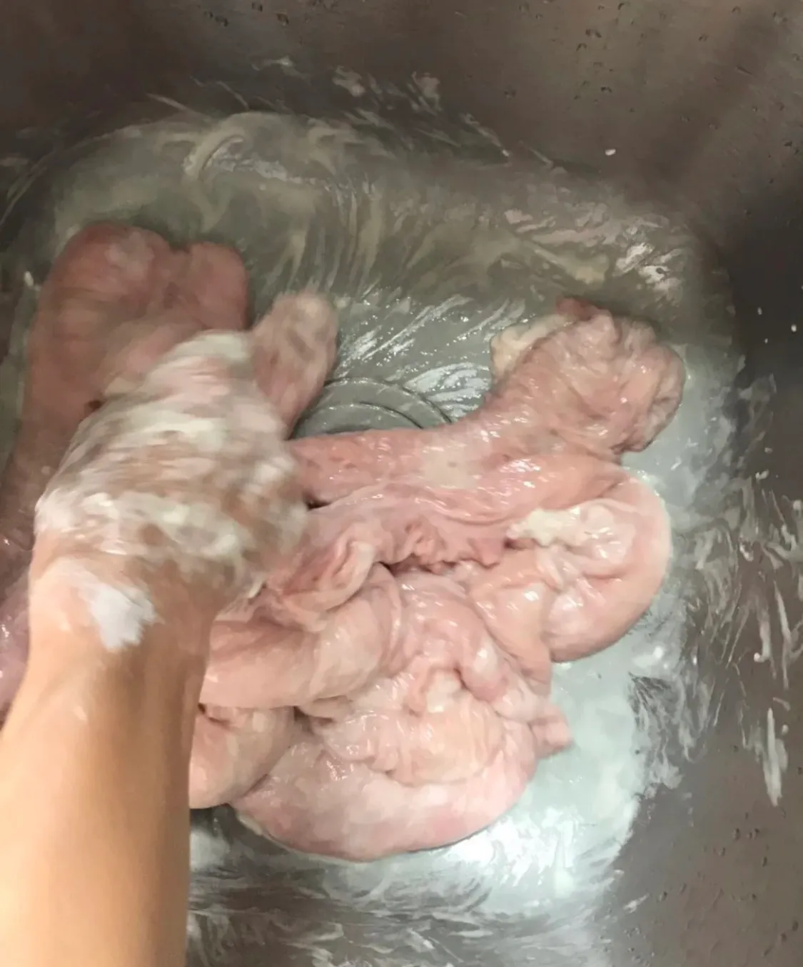 超简单的肥肠处理方法 美食做法 第1张 超简单的肥肠处理方法 美食做法 第1张