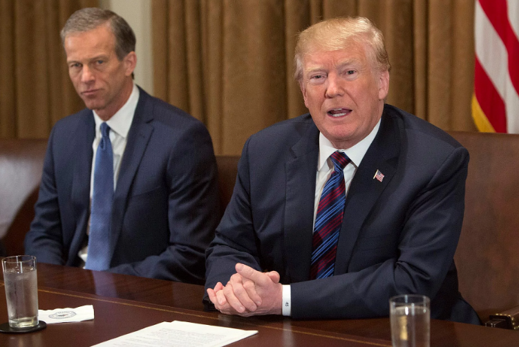 2月1日，缅甸军方发起扣押行动，这正是特朗普想做却没敢做的