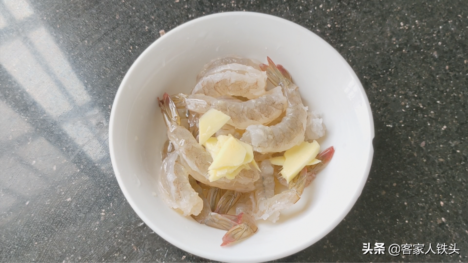 金针菇加豆腐最好吃的做法，鲜香味美，味道真不一样，汁都吃不剩