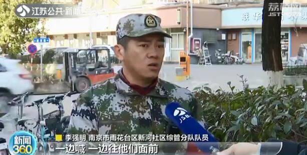 男子持刀行凶城管队员徒手夺刀 是退役军人