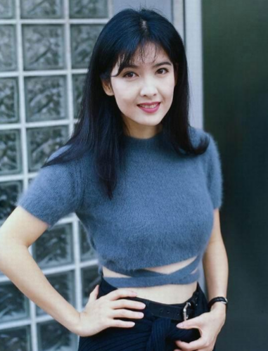 “不老女神”周慧敏的心酸人生，和她背后不得不說的男人