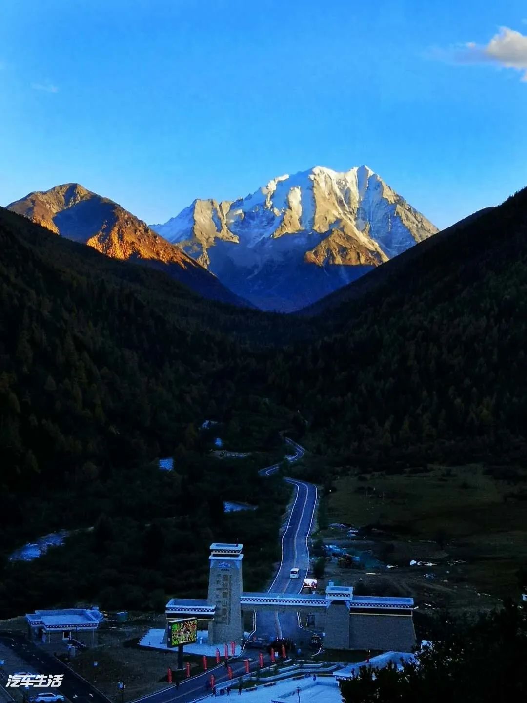 望雅拉雪山、墨石公园，炫界误闯丹巴秘境｜凯翼炫界红叶之旅