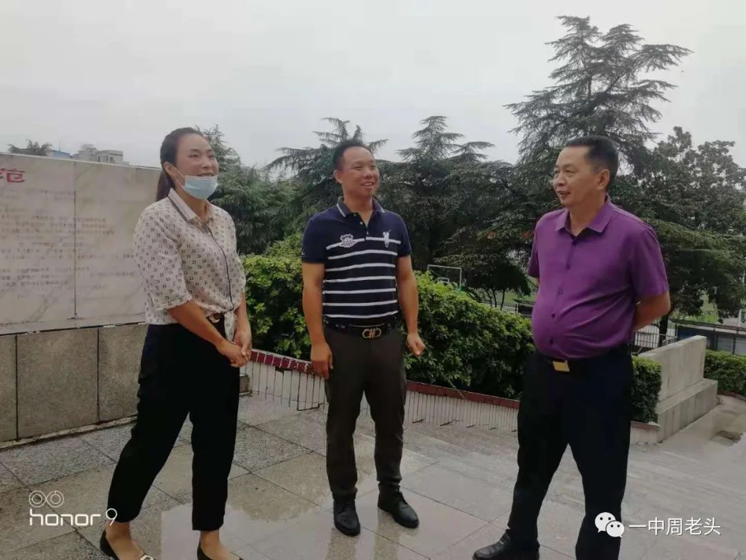中国女子标枪王刘春花访问母校隆回一中