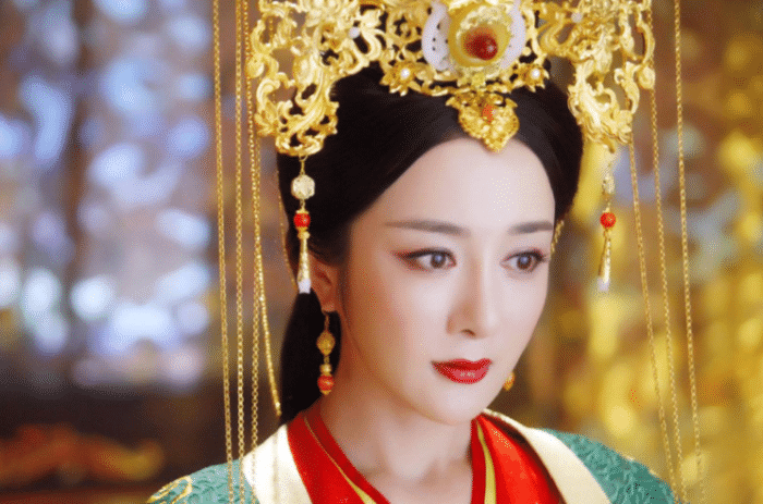 她曾是“古装第一美女”, 因被狗咬伤导致毁容, 现成反派专业户