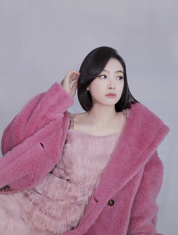 Big couplet discharges CCTV spring late first time the person is too much! Little fresh pork gathers together scarcer, this year spring evening is lively