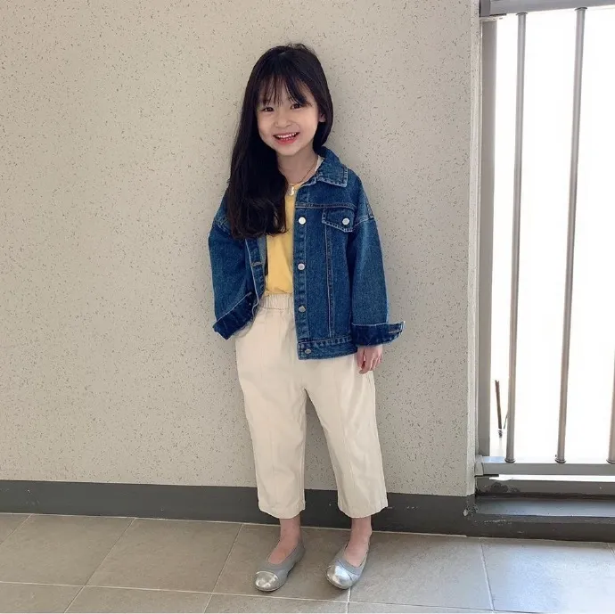 ​8岁女童“撞脸”宋慧乔，靠穿搭圈粉23万！谁规定小孩只能幼稚