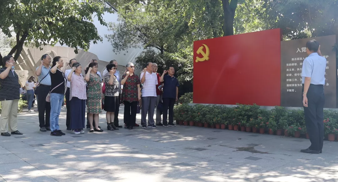 老兵走基层看发展：一路红色一路情 别样发展别样新