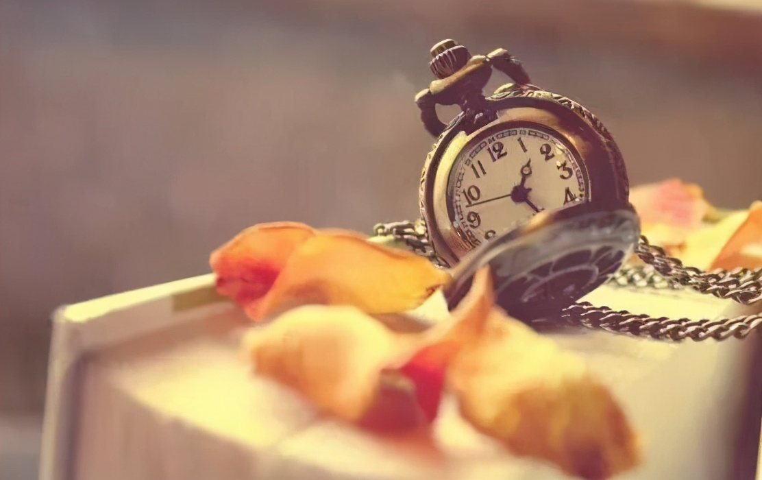 会赚钱的人，往往懂得以下三个套路