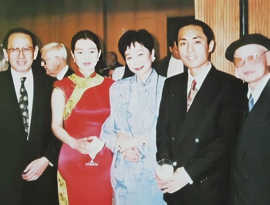 穿旗袍去奥斯卡的巩俐，才是红毯鄙视链的王者