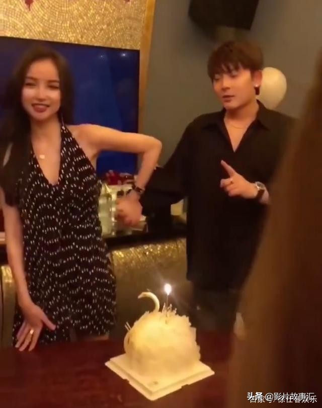 新女友|陈翔疑似为新女友庆生 举止亲昵不避嫌