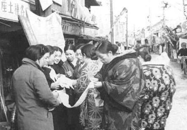 为了鼓励男人参战，日本女人不仅当慰安妇，甚