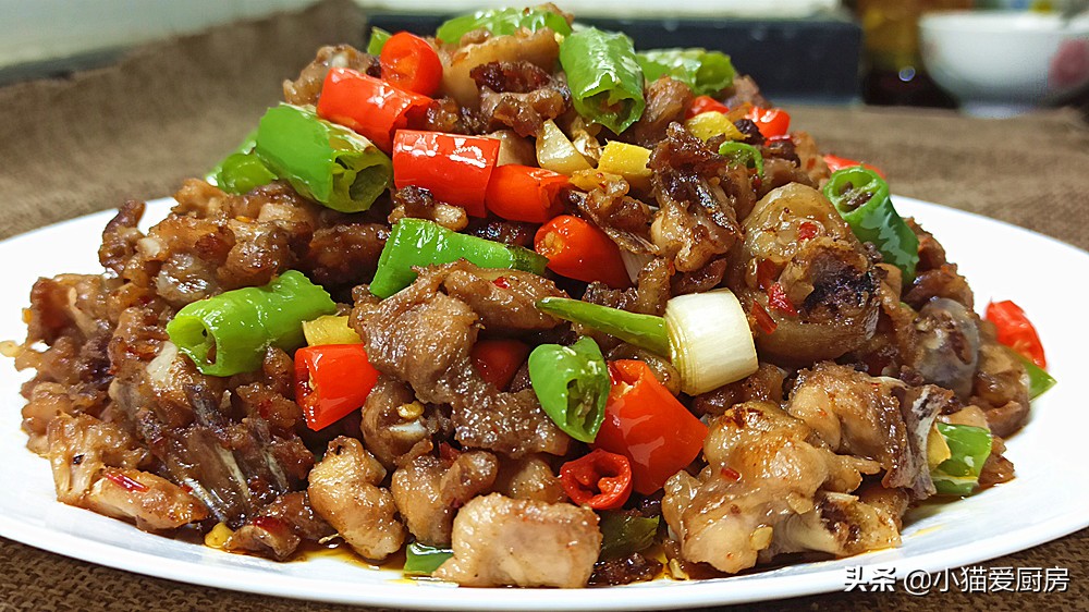 图片[3]-江湖菜“尖椒鸡”这么做 辣而不燥 鲜香好吃过瘾 元旦吃很不错-起舞食谱网