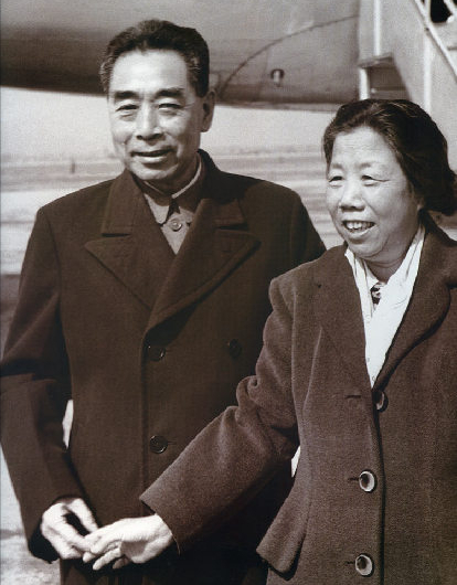 1950年，一老汉将儿子坟墓里的书籍上交，党组织：国家一级文物