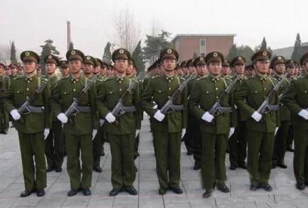 图片详解：建国以来，人民解放军经历的15次军服变迁发展历程