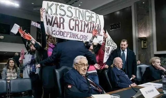 中国必须救美国？基辛格发出警告：美国败了中