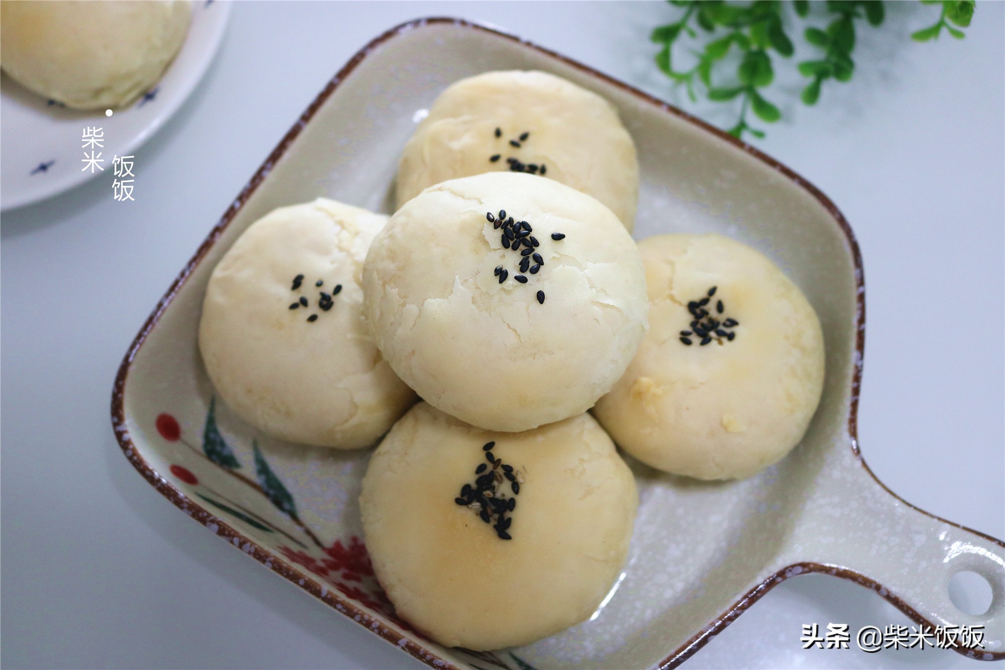 中秋节吃月饼，这个馅的太香了，香酥多层，咬一口还爆汁