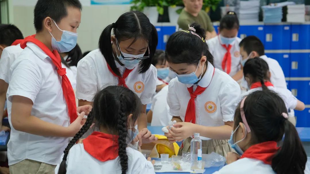当中秋与中药相遇，孩子们的心里便撒下了中医药的种子