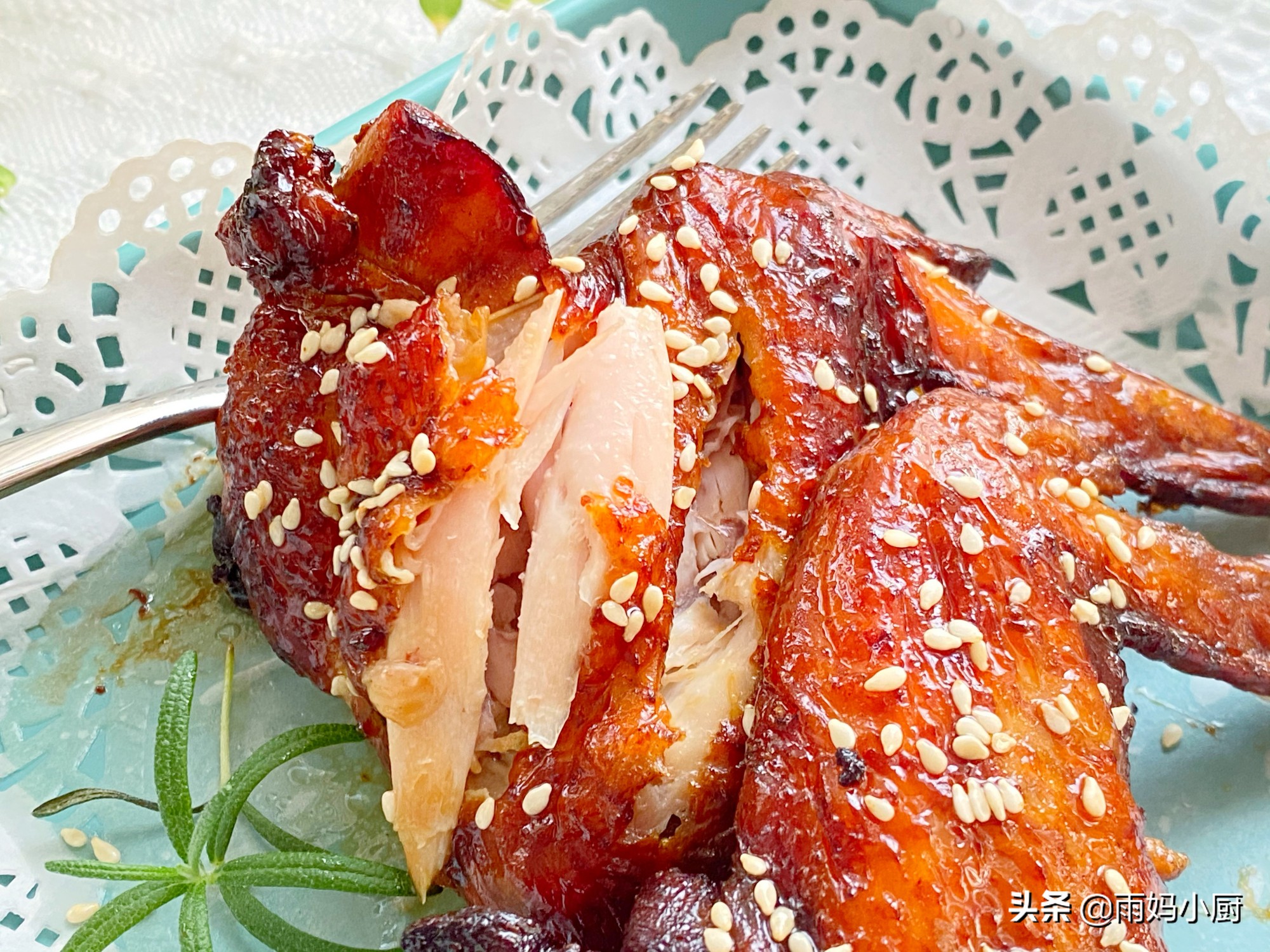 不用油炸不用紅燒，在家做焦香誘人的蒜香烤全翅，好吃到舔手指