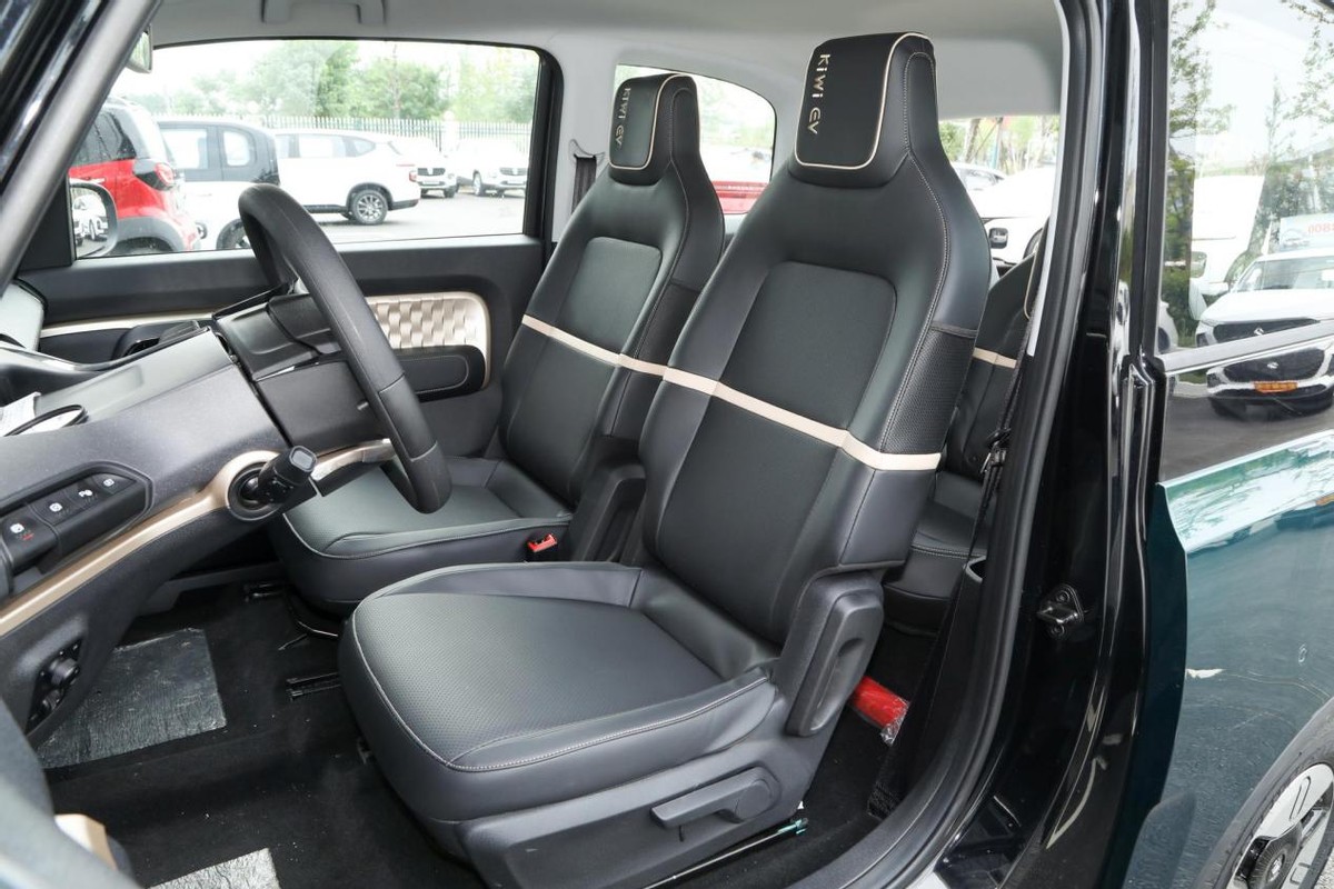 “美人座驾”来了！KiWi EV正式开售，6.98万起，颜值、底盘都能打