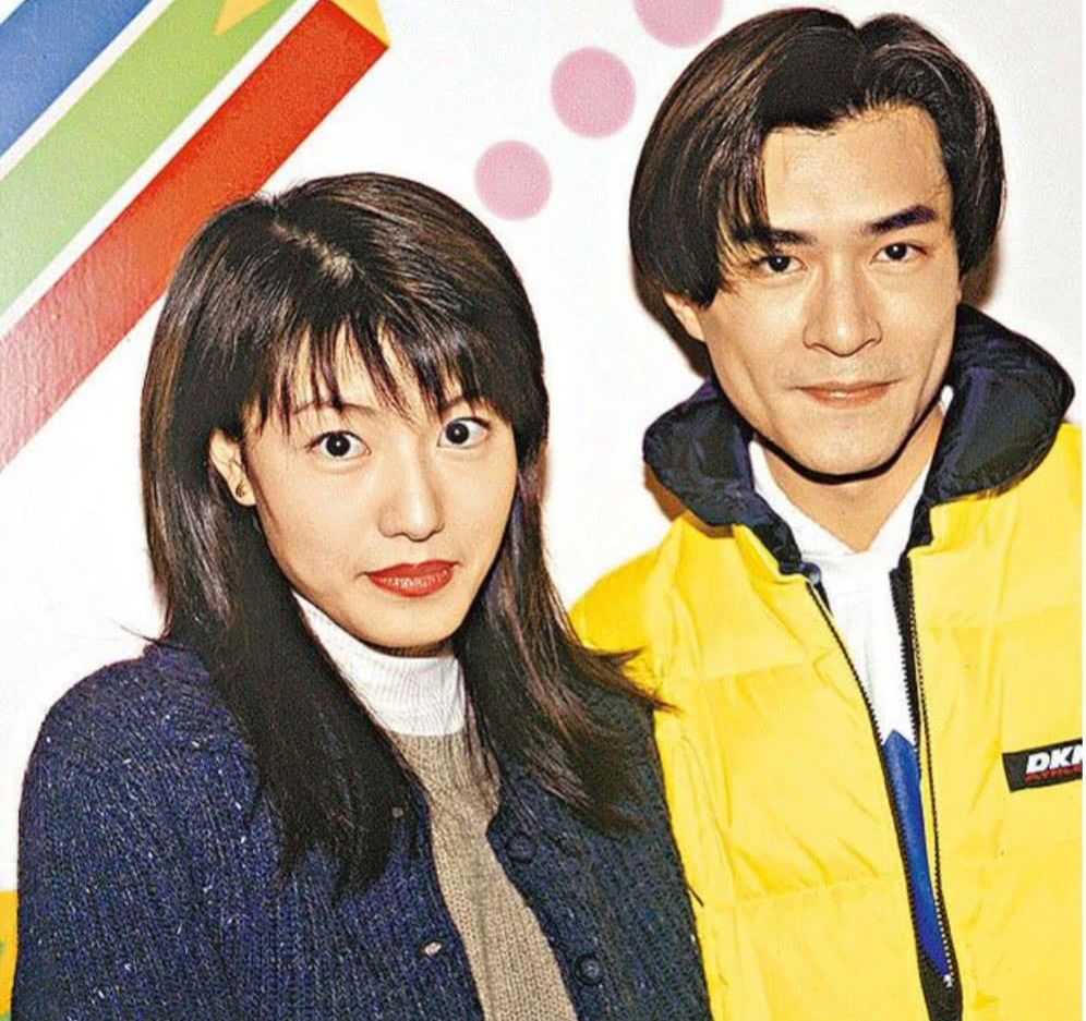 古天乐妈妈罕露面，获佘诗曼妈妈庆祝生日，打