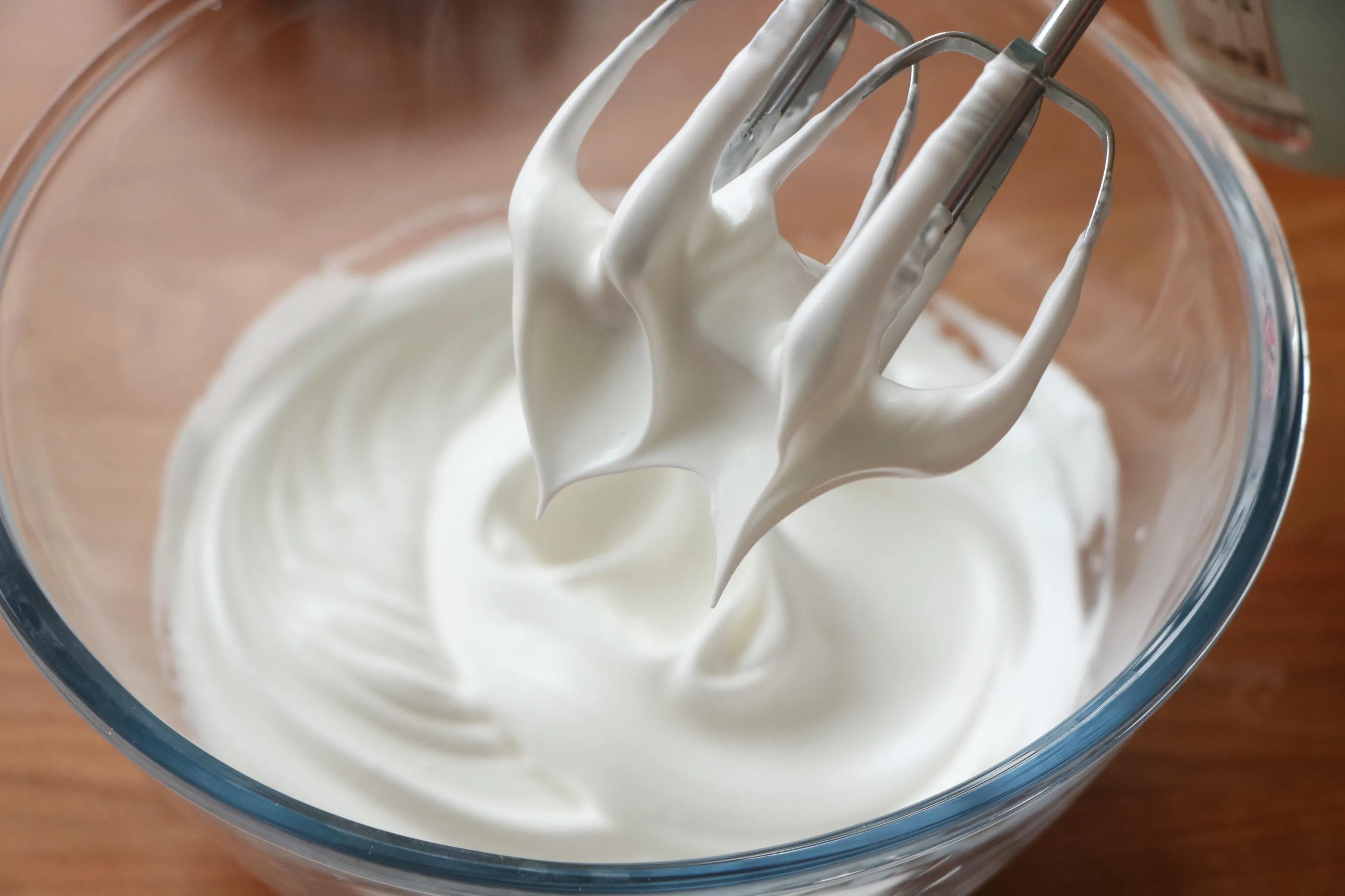 戚風紙杯蛋糕，不開裂不回縮，擠上入口即化的奶油，顏值高又好吃