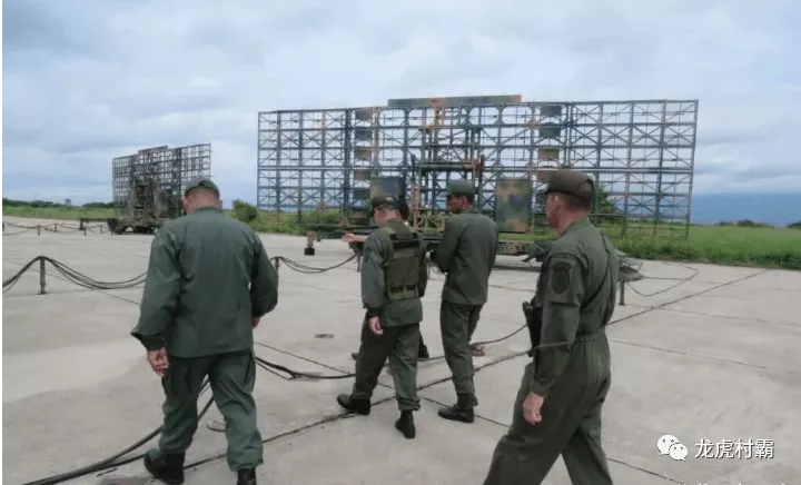 美军终于遇见硬茬了，中国雷达发现F22战机，飞